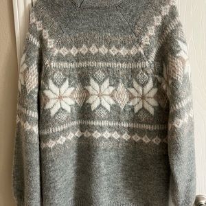 Abercrombie & Fitch woot sweater.